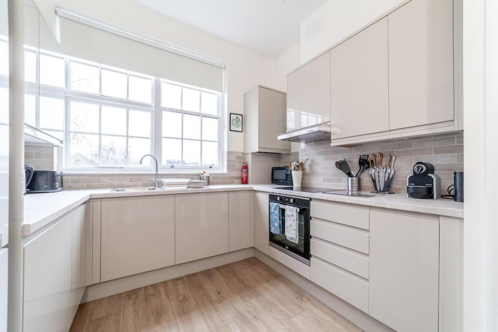 Spacious & Central 3-Bed Flat By Popular Waterloo! Λονδίνο Εξωτερικό φωτογραφία