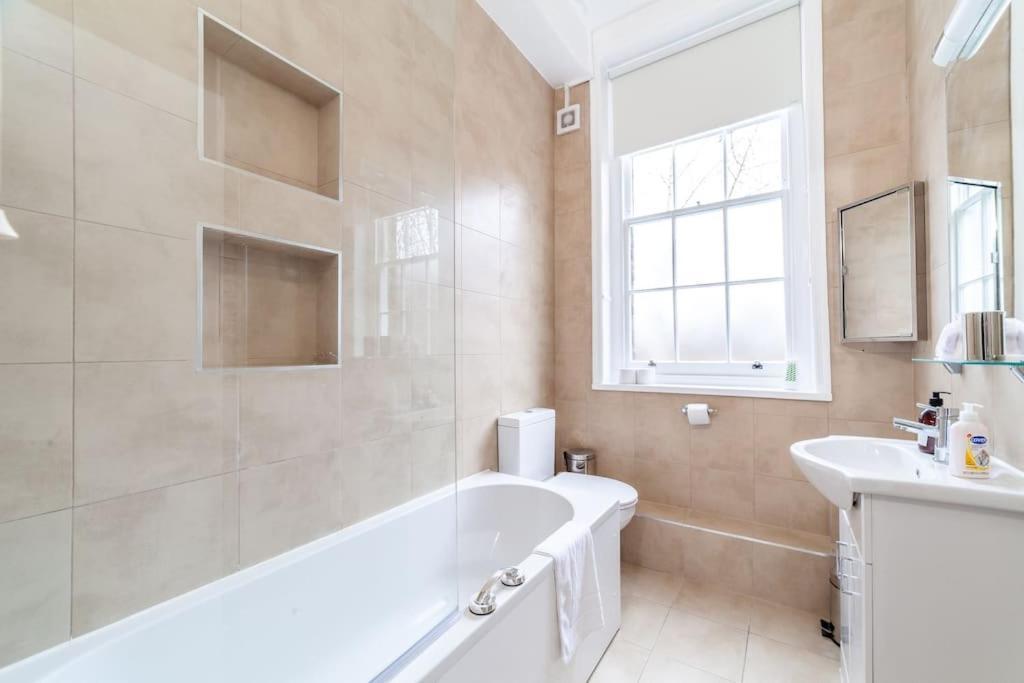 Spacious & Central 3-Bed Flat By Popular Waterloo! Λονδίνο Εξωτερικό φωτογραφία