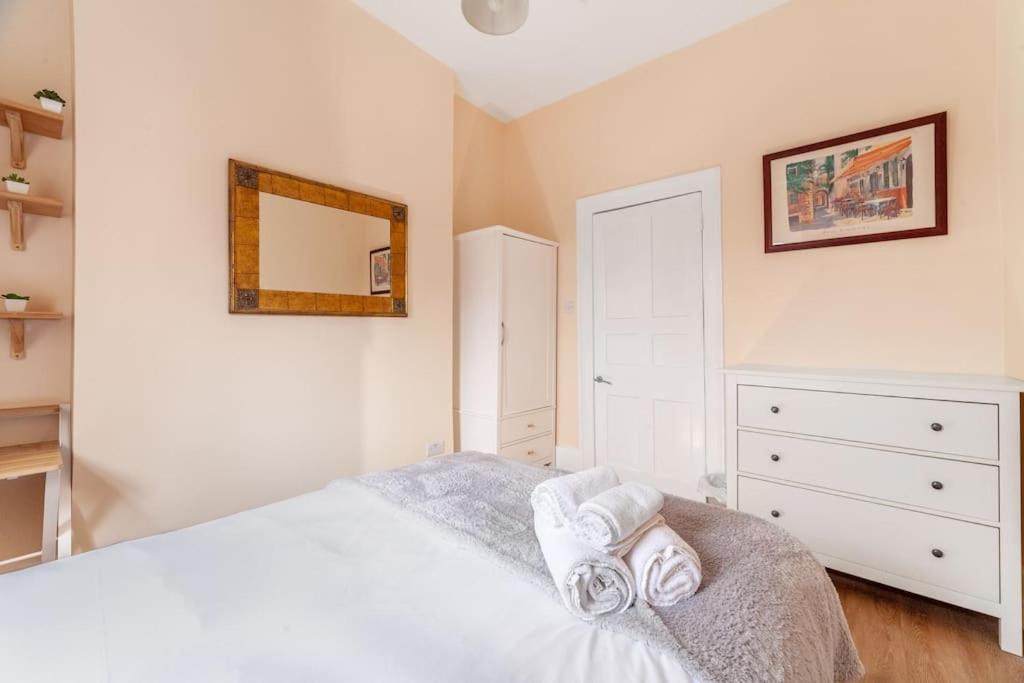 Spacious & Central 3-Bed Flat By Popular Waterloo! Λονδίνο Εξωτερικό φωτογραφία